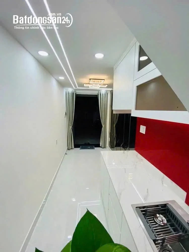 Nhà 3 tầng tại phường Phú Thạnh, quận Tân Phú, 2 phòng ngủ, full nội thất, giá nhỉnh 2 tỷ.
