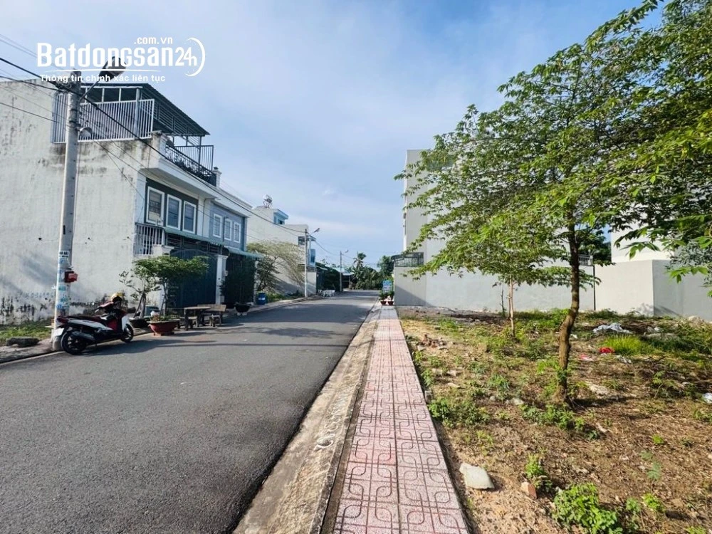 Bán lô đất 51m2 tại Phường Long Phước, TP. Thủ Đức – Vị trí sát Làng Đại học Luật – Giá 2,95 tỷ.