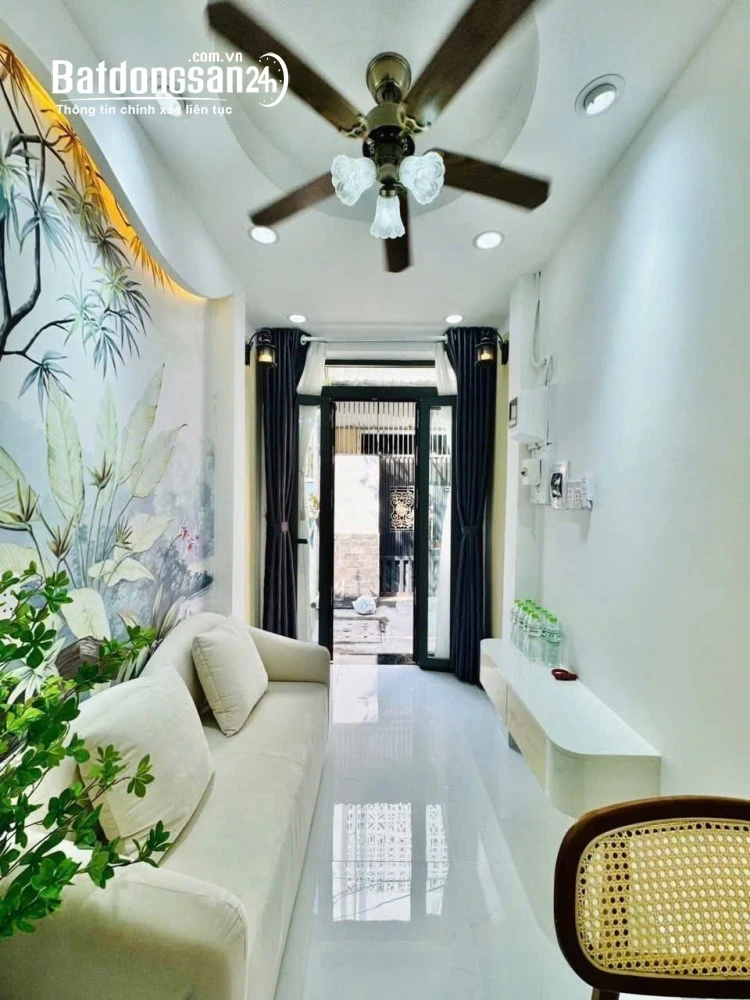 Nhà 3 tầng Hạnh Thông, Gò Vấp, 2PN, ban công sân thượng, giá 2.8 tỷ.