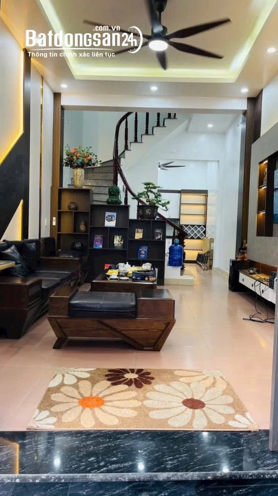 Bán nhà 3 tầng, 45.6m2 tại ngõ phố Quang Trung, đối diện Viện Mắt, TP. Hải Dương, giá 2.48 tỷ.