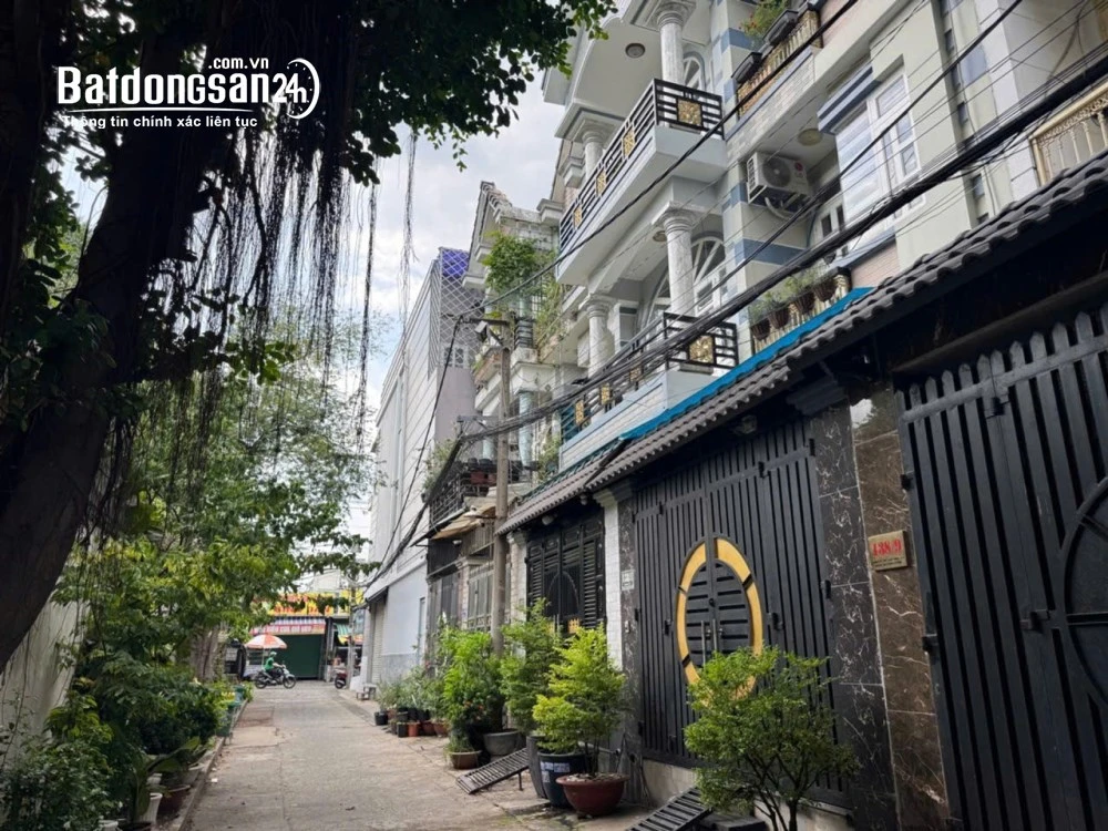 Nhà 4 tầng Hiệp Thành 13, P. Tân Thới Hiệp, TP Hồ Chí Minh, 62m², 3PN, hẻm xe hơi, giá 5,6 tỷ.