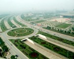 Hà Nội chi 53 tỷ đồng mỗi năm để cắt cỏ 24km đại lộ Thăng Long