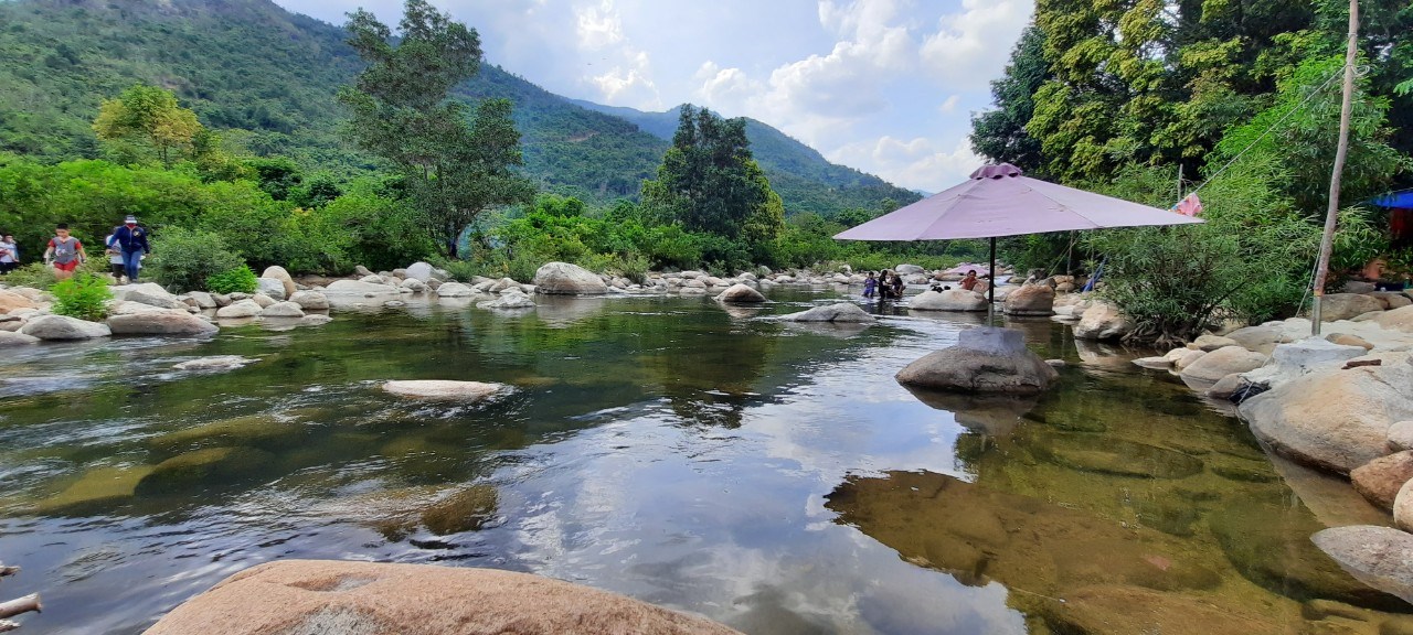 [ Lô suối đá dài 300m  - Vạn Ninh Nha Trang ]