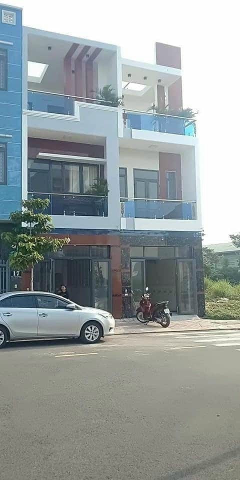 Cho thuê nhà 1 trệt 2 lầu ở khu dân cư Phú Hồng Thịnh 6, Dĩ An, Bình