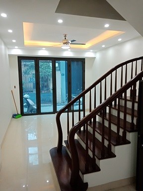 Bán nhà mới xây tại khu vực Bồ Đề, Long Biên, Hà Nội.