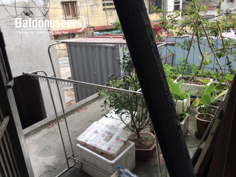 Cần bán căn hộ Tập thể xí nghiệp in 15 Nguyên Hồng, Đống Đa, Hà Nội
