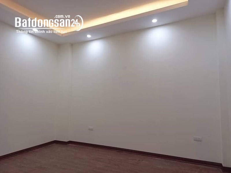 Bán nhà Hoa Lâm, Việt Hưng, Long Biên, 31m2 x 5 Tấng x 2.6 tỷ, mới