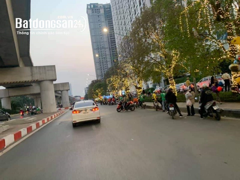 BÁN GẤP TÒA NHÀ MẶT PHỐ NGUYỄN LƯƠNG BẰNG, SÁT NGÃ TƯ Ô CHỢ DỪA, ĐỐNG