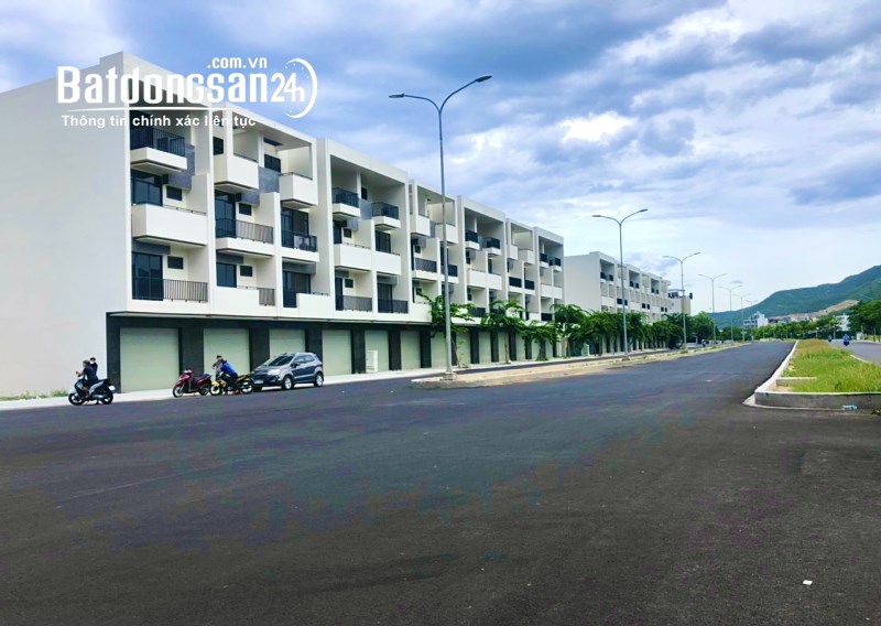 Suất ngoại giao shophouse VCN Phước Long 2 Nha Trang mặt tiền đường