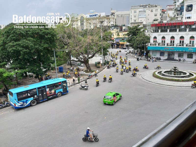 Bán nhà phố thương mại 4 tầng phố Thành Trung, Trâu Quỳ, Gia Lâm.