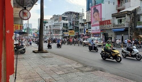 Cho thuê mặt bằng kinh doanh mặt tiền Quận 1.