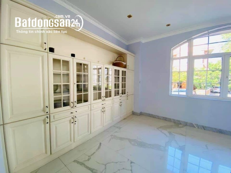 ID 130  Bán nhà Quận 1 Nguyễn Cư Trinh Giá 28,5  tỷ 4 Tầng BTCT 110m2