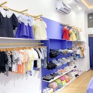 Tụi mình dự định chuyển về quê sống nên cần sang lại shop trẻ em