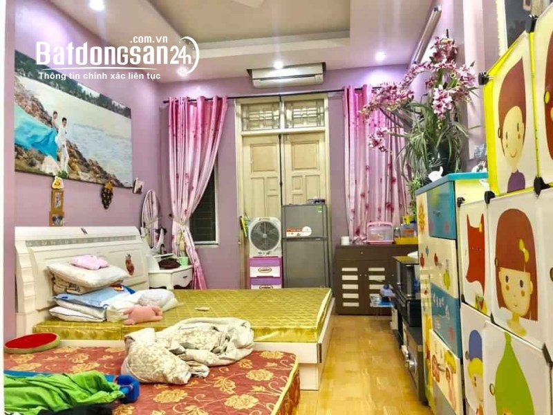 Bán Nhà Hạ Yên, Cầu Giấy Quận, DT 50m2, 5T, Ô tô Nhỉnh 4 Tỷ.