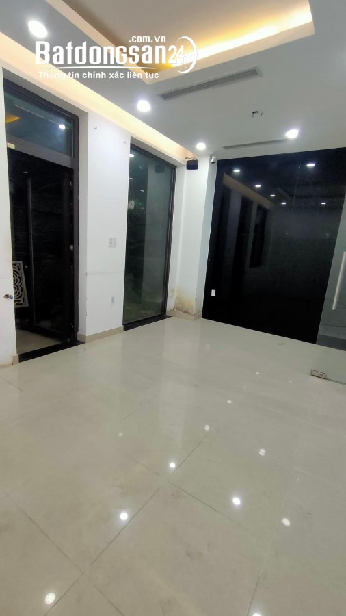 Bán nhà mặt phố Đường 3/2, Phường 12, Quận 10