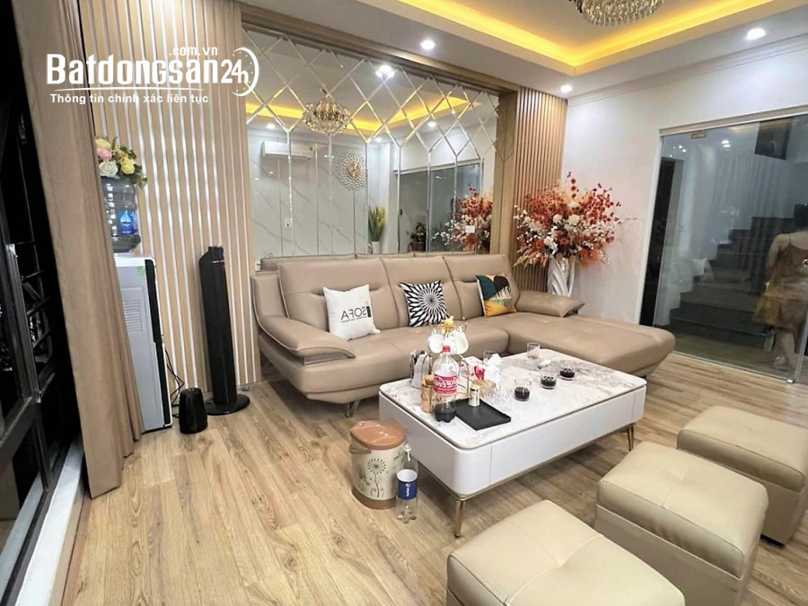 Bán nhà phố Huỳnh Thúc Kháng. Vỉa hè, oto tránh, Kinh doanh. 60m2 x 4 Tầng. Giá 15tỷ