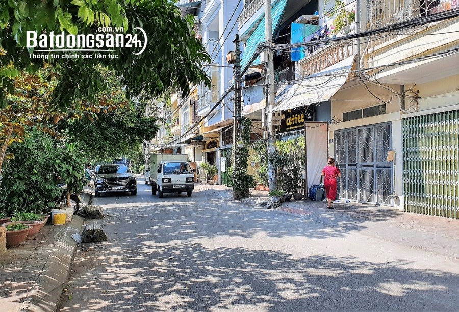 Bán nhà mặt hồ Phương Mai. Hè 2m, oto tránh. Thang máy, thông sàn, KD. 110m2 8T 30Tỷ