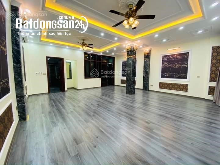 Bán tòa nhà mặt phố Văn Miếu, Đống Đa, hè 3m, 4 làn ô tô tránh. DT 150m2 6 tầng 35 tỷ