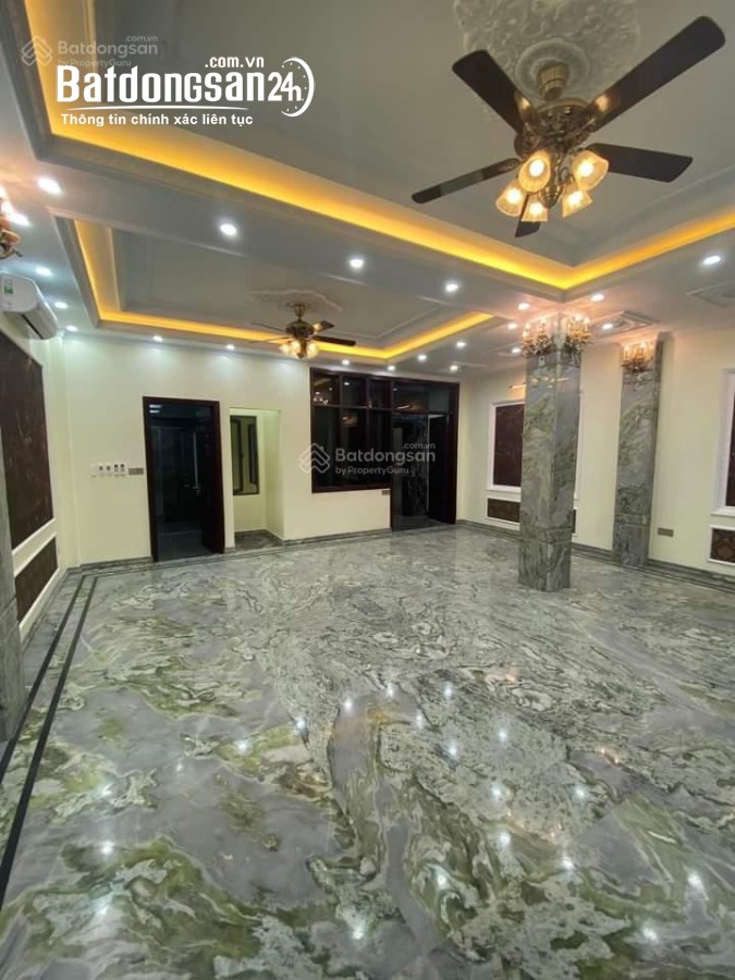 Bán tòa nhà mặt phố Văn Miếu, Đống Đa, hè 3m, 4 làn ô tô tránh. DT 150m2 6 tầng 35 tỷ