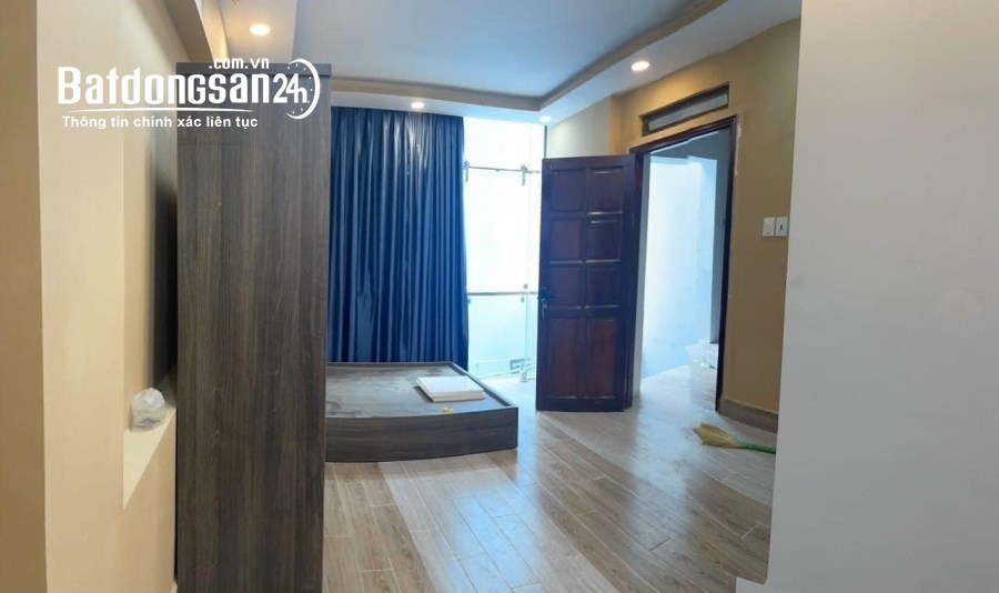 Nhà HXH đậu cửa, gần MT Cao Thắng, p12, Q10, TN 35 tr/tháng, 10PN, ngang 6.6*17m