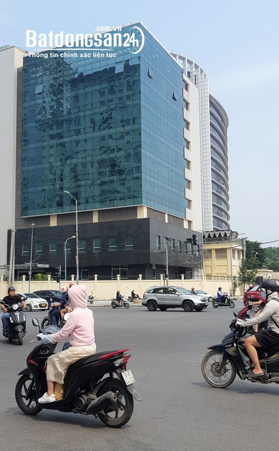 Bán tòa nhà mặt phố Tây Hồ. 450m2 x 12 Tầng, MT15m, Lô góc, Hè 6m, 6 làn xe. 300 Tỷ 