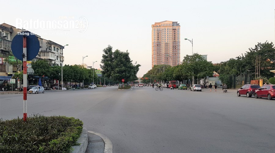 Bán nhà mặt phố Nguyễn Văn Huyên. Cầu Giấy. Siêu đắc địa. 300m2 MT14m 52 Tỷ