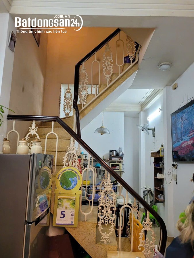 Khu hiếm nhà bánh HXH Nguyễn Trọng Tuyển, 1 sẹc, an ninh 3 tầng, 4PN, 33m2, 5.5 TỶ
