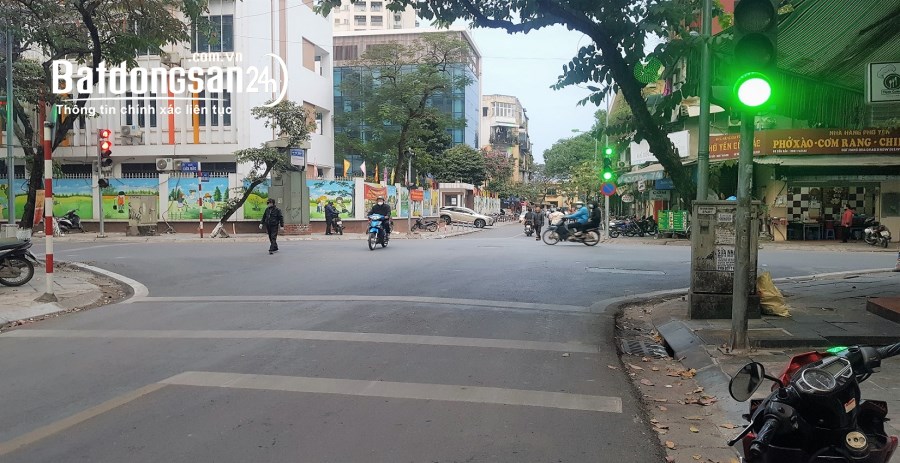 BÁN NHÀ PHỐ NGUYỄN TRƯỜNG TỘ, BA ĐÌNH. VỈA HÈ, OTO, KD. 100m2 x MT5.3m. Giá 33Tỷ