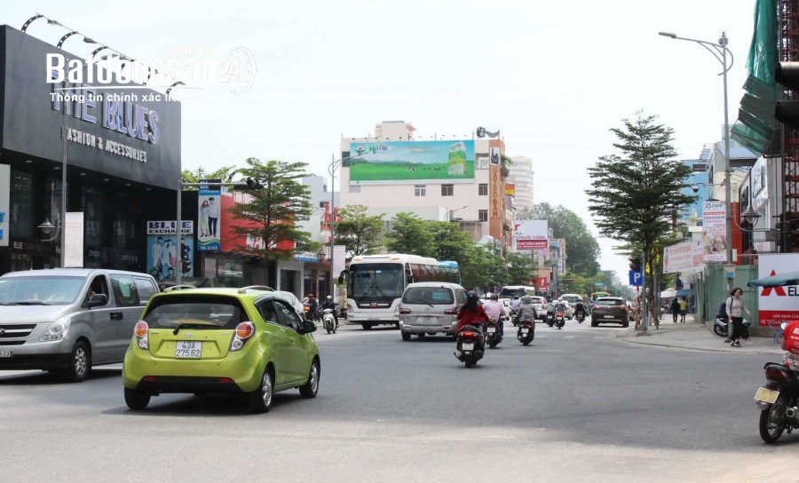 Cần bán mặt tiền 4 tầng đang Kinh doanh tại đường thời trang sầm uất Lê Duẩn