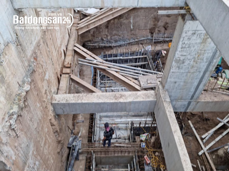 Bán 600m - 10 Tầng - 21m.Mặt Tiền.( Nguyễn Đình Hoàn ) Cầu Giấy 