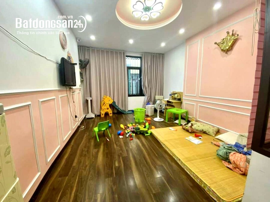 Bán nhà Đê La Thành, Đống Đa, 36m2, 5 tầng, gara ô tô chỉ hơn 7 tỷ