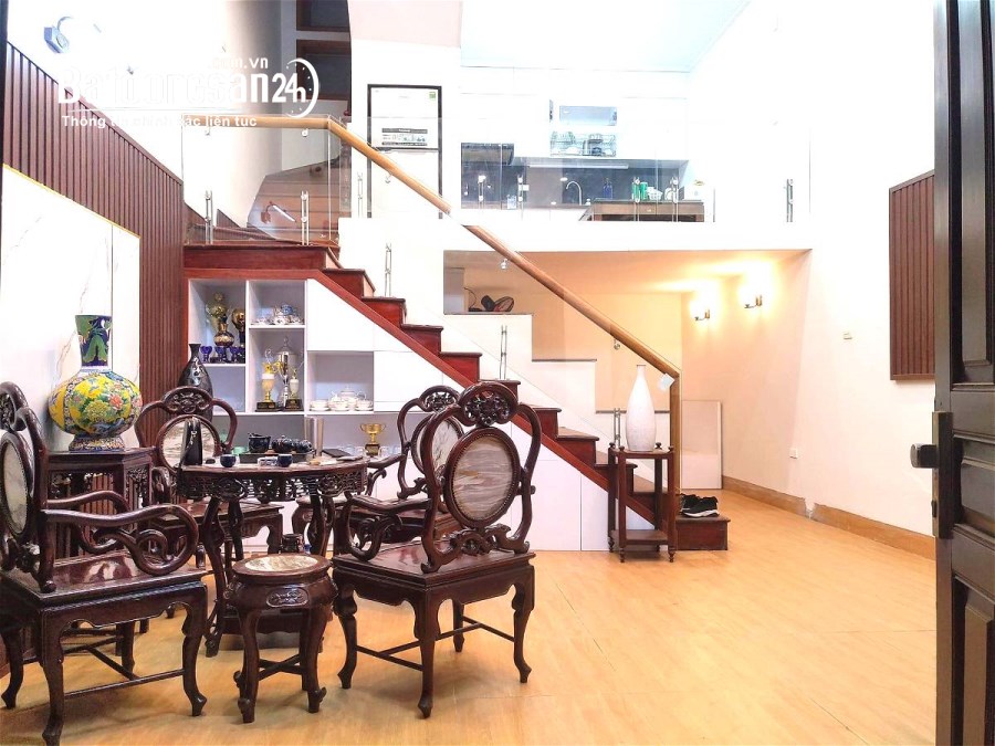 BÁN NHÀ TÔN ĐỨC THẮNG - ĐỐNG ĐA - 44M 4 TẦNG - Ô TÔ ĐỖ CỬA - GIÁ HƠN 6 TỶ