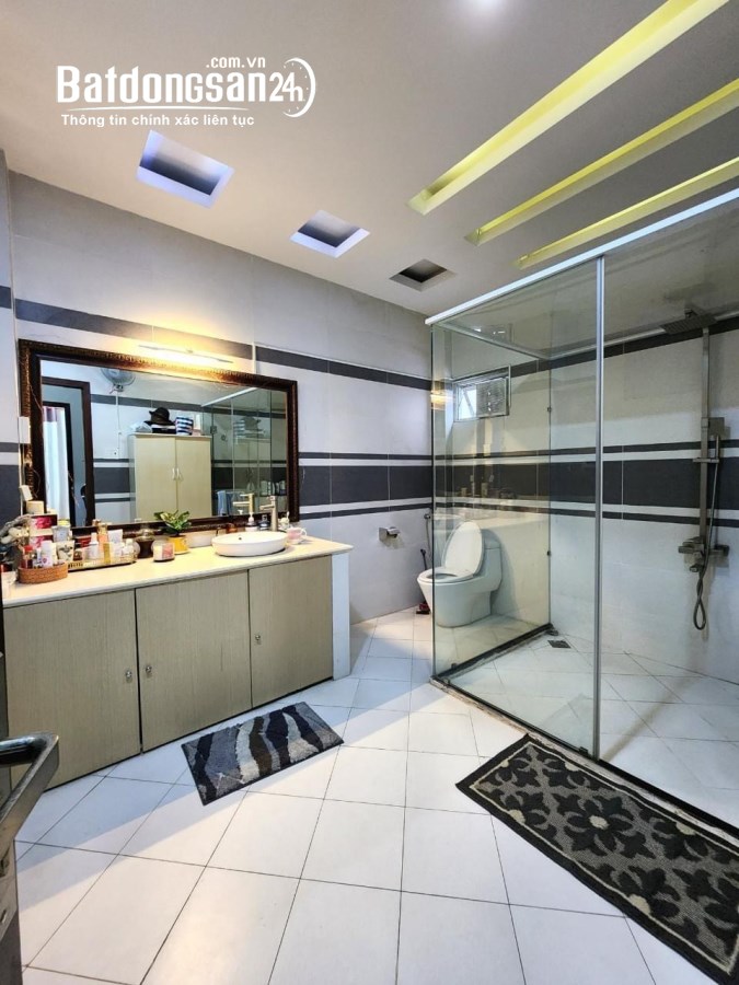 Nhà đẹp 5 tầng, HXH, sổ A4, Phan Đình Phùng, giáp Q1, an ninh, 4PN, 42m2, 8.2 tỷ