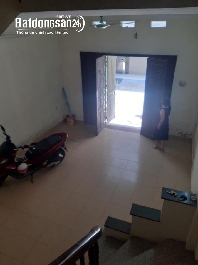 Cho thuê nhà ngõ ngõ 22 phố Nghĩa Đô - Diện tích 70m2 x 4 tầng có ĐH, ngõ rộng