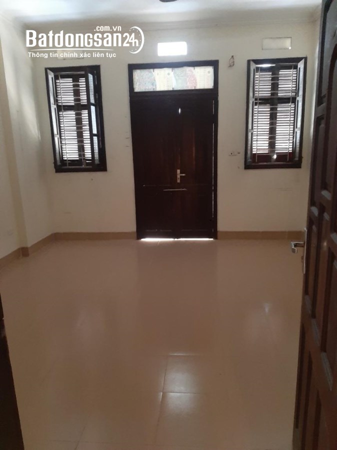 Cho thuê nhà ngõ ngõ 22 phố Nghĩa Đô - Diện tích 70m2 x 4 tầng có ĐH, ngõ rộng