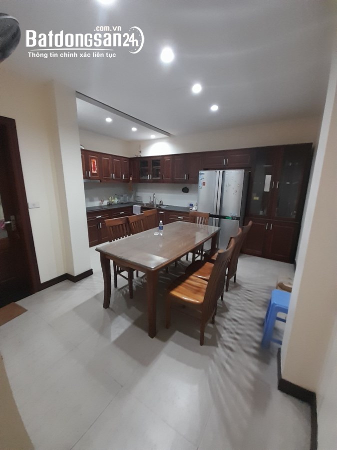 Cho thuê nhà ngõ 1 phố Nghĩa Tân - diện tích 80m xd 60m x 4 tầng có nội thất