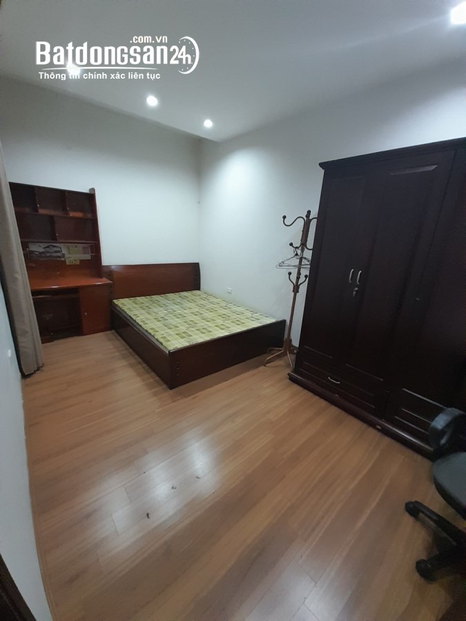 Cho thuê nhà ngõ 1 phố Nghĩa Tân - diện tích 80m xd 60m x 4 tầng có nội thất