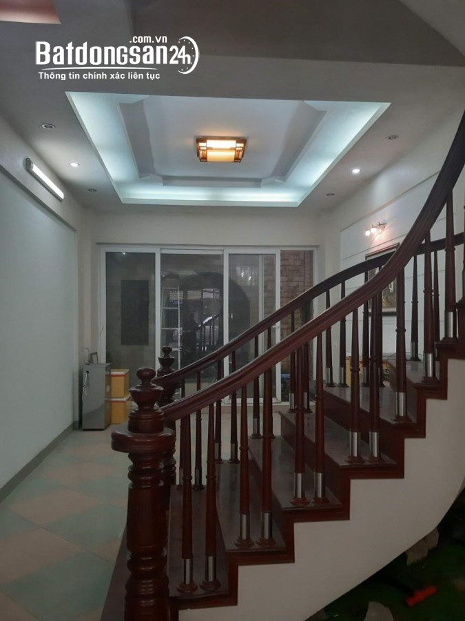 Cho thuê nhà ngõ 61 phố Phùng Chí Kiên, Cầu Giấy. Dt 70m2 x 5 tầng mới, đủ ĐH, NL