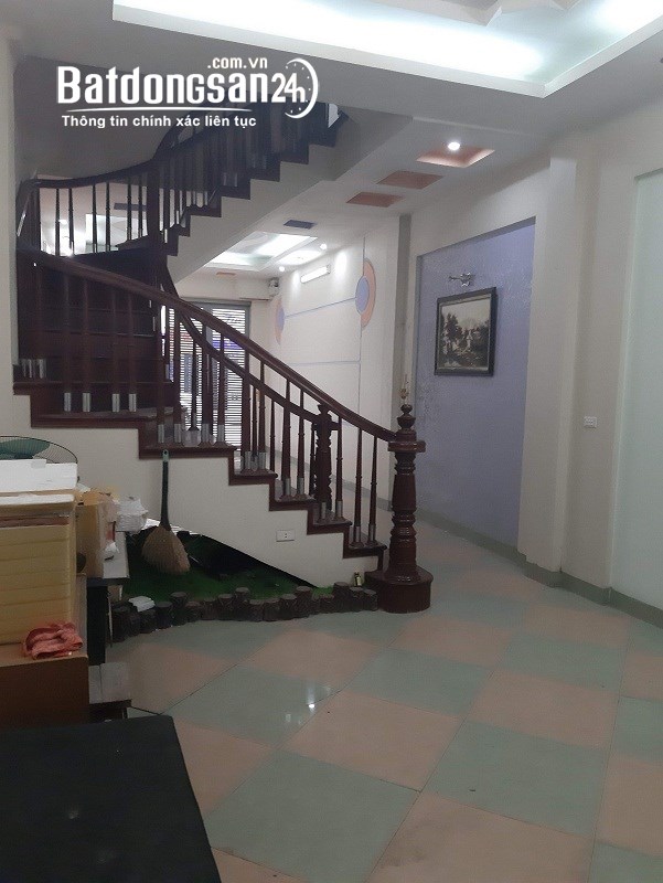 Cho thuê nhà ngõ 61 phố Phùng Chí Kiên, Cầu Giấy. Dt 70m2 x 5 tầng mới, đủ ĐH, NL