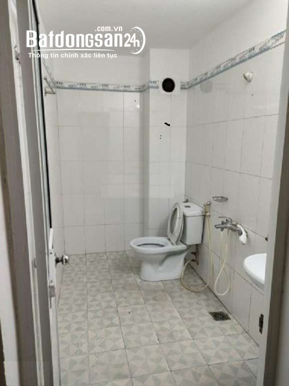 Cho thuê nhà ngõ 118 phố Nguyễn Khánh Toàn, Dt 65m2 x 4 tầng mỗi tầng 2p + 1 wc