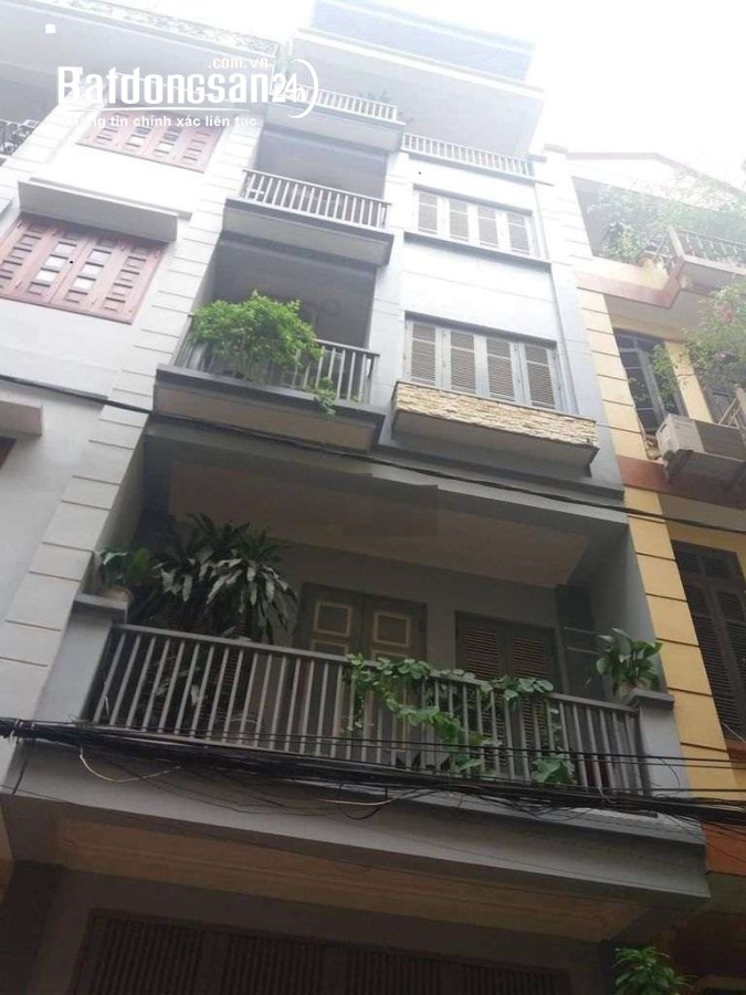 Cho thuê nhà  ngõ 234 Hoàng Quốc Việt. Diện tích 70m2 x 5 tầng, ngõ rộng 8m để ô 