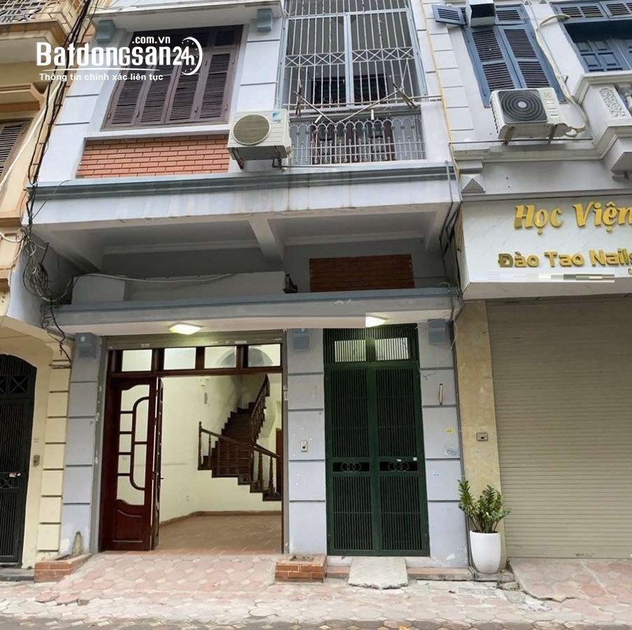 Cho thuê nhà ngõ 195 phố Trung Kính, Diện tích 50m2 x 4 tầng đường rộng để ô tô
