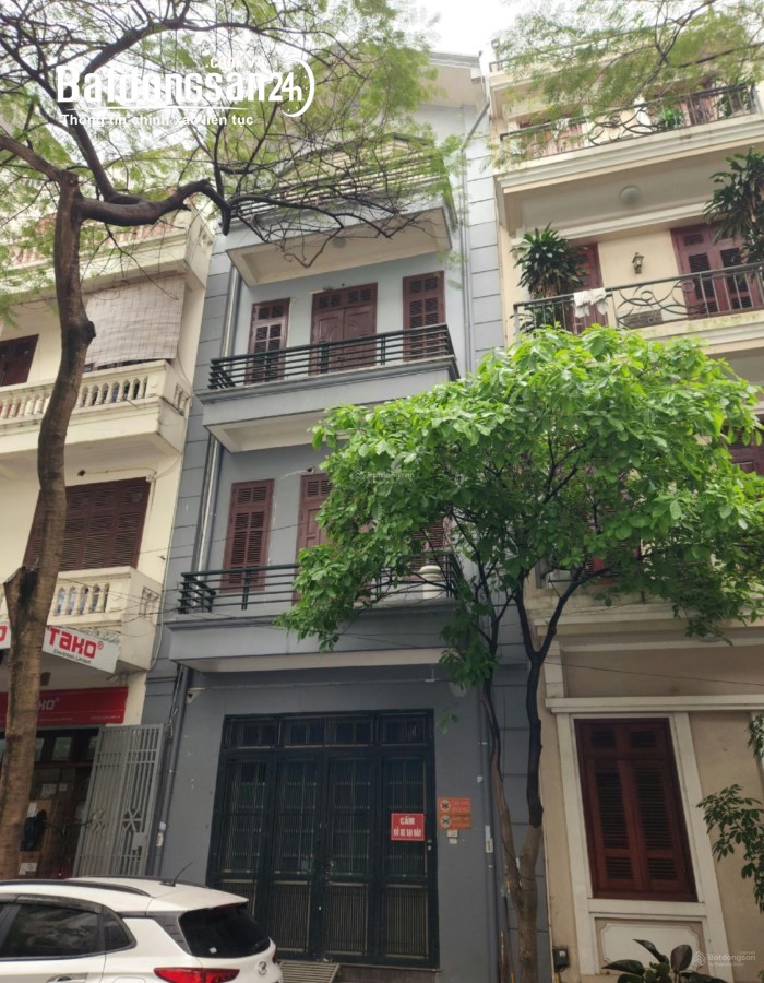 Cho thuê nhà ngõ 20 phố Nghĩa Đô - Diện tích 65m2 x 4 tầng có điều hòa, ngõ rộng 8m