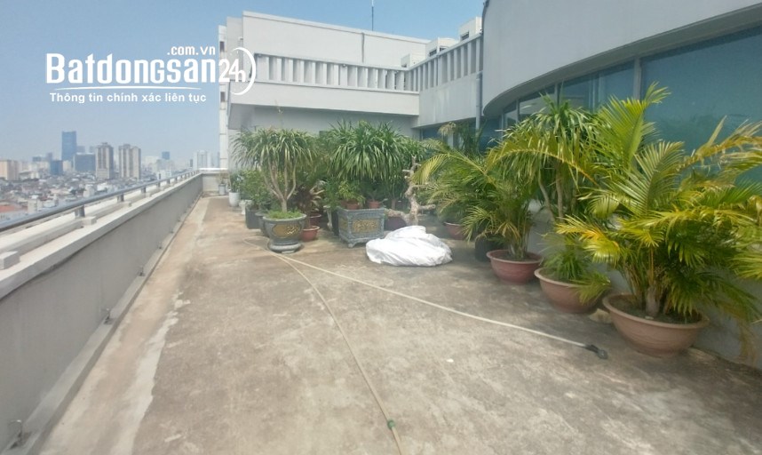 Mặt bằng sàn và ban công Rooftop. Tổng 700m2 thuê mọi mô hình. Thái Hà