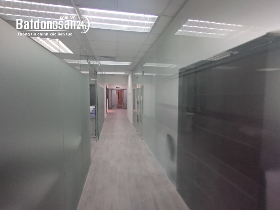 Mặt bằng sàn và ban công Rooftop. Tổng 700m2 thuê mọi mô hình. Thái Hà