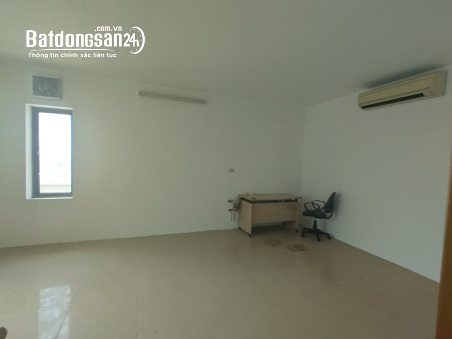 Mặt bằng sàn và ban công Rooftop. Tổng 700m2 thuê mọi mô hình. Thái Hà