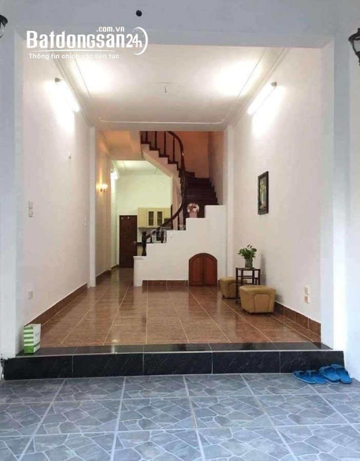 Cho thuê nhà ngõ 78 phố Duy Tân, Cầu Giấy - Diện tích 55m x 4 tầng ô tô đậu cửa