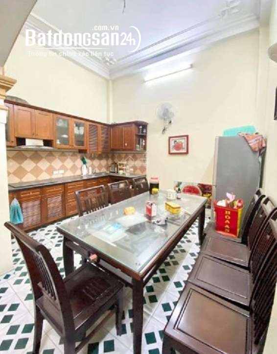 Cho thuê nhà ngõ 78 phố Duy Tân, Cầu Giấy - Diện tích 55m x 4 tầng ô tô đậu cửa