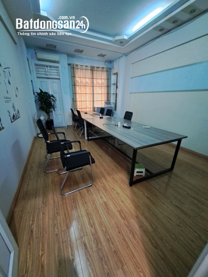 Cho thuê nhà phân lô ngõ 9 phố Trần Quốc Hoàn, Dt 50m2 x 5 tầng, ngõ rộng để ô tô