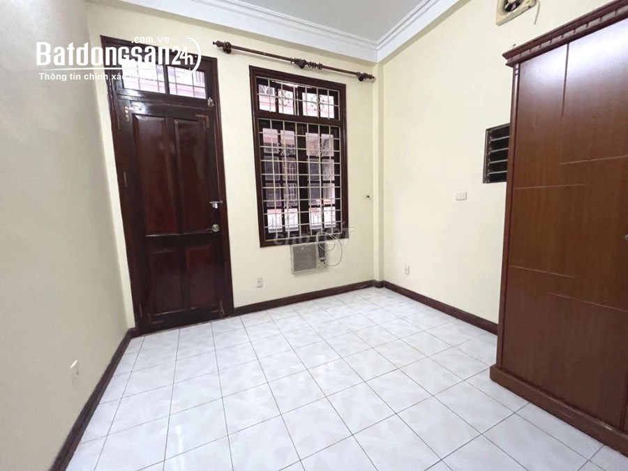 Cho thuê nhà phân lô ngõ 9 phố Trần Quốc Hoàn, Dt 50m2 x 5 tầng, ngõ rộng để ô tô
